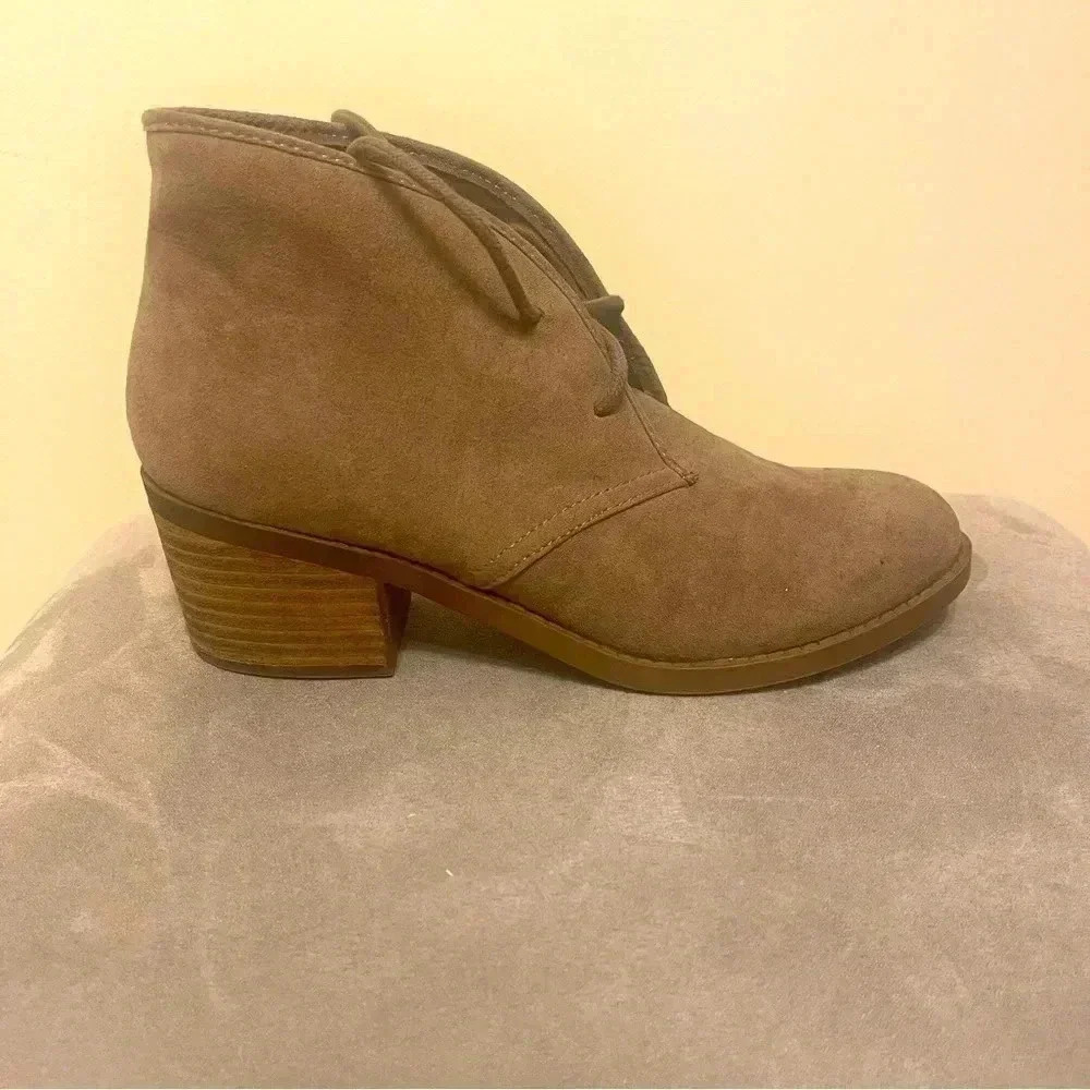 CARLOS SANTANA GRAHAM LACE UP FAUX SUEDE TAUPE BOOTIES SIZE 8M - Picture 3 of 11